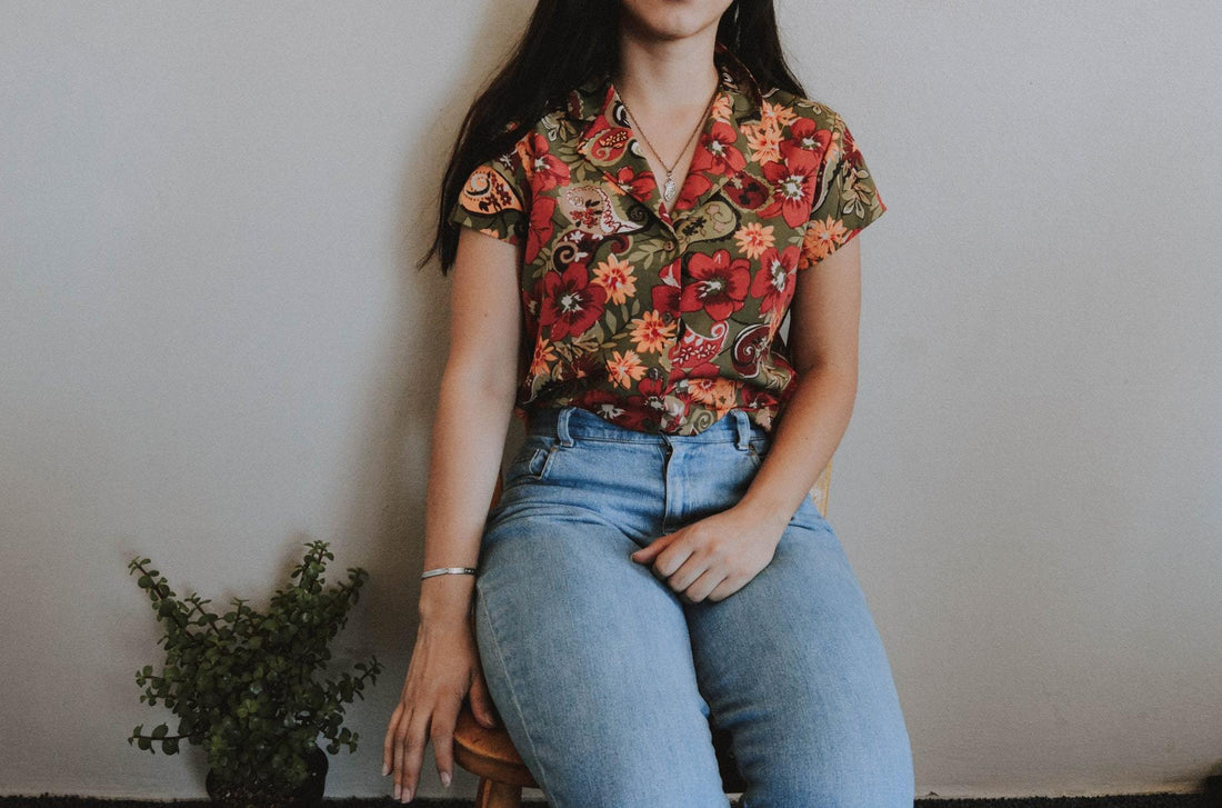 woman wearing floral print shirt jeans
